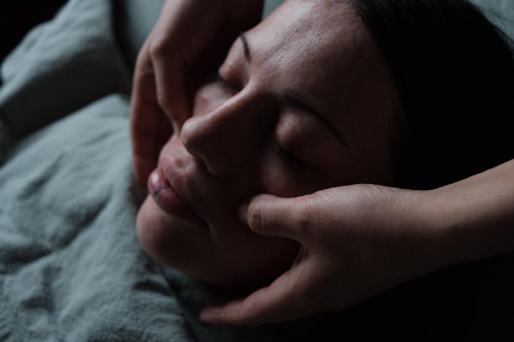 Posterior Trunk Anatomy Portrait An anatomy portrait of the posterior trunk of the body from the neck to the hip. The poster shows the different muscle layers, superficial to deep.